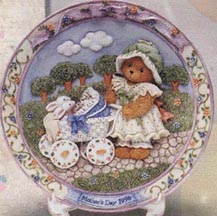 Enesco Cherished Teddies Plate - Mother's Day - A Mother's Heart Is Full Of Love