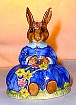 Royal Doulton Bunnykins Figurine - Daisie Bunnykins Springtime