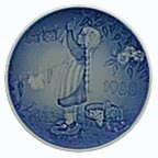 Wash Day collector plate by Carole Roller