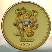 Goebel M I Hummel Annual Plate - 1977 Apple Tree Boy