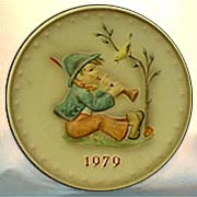 Goebel M I Hummel Annual Plate - 1979 Singing Lesson