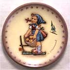 Goebel M I Hummel Mini Annual Plate - Little Helper