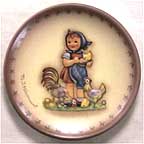 Goebel M I Hummel Mini Annual Plate - Feeding Time