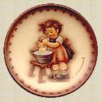 Goebel M I Hummel Mini Annual Plate - Doll Bath