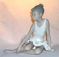 Nao Figurine - Seated Ballet 