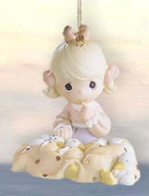 Enesco Precious Moments Ornament - Hatching The Perfect Holiday