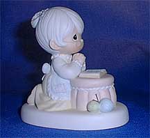 Enesco Precious Moments Figurine - Grandma's Prayer